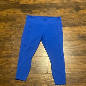 Size 18 LULULEMON leggings bearly worn blue great condition.